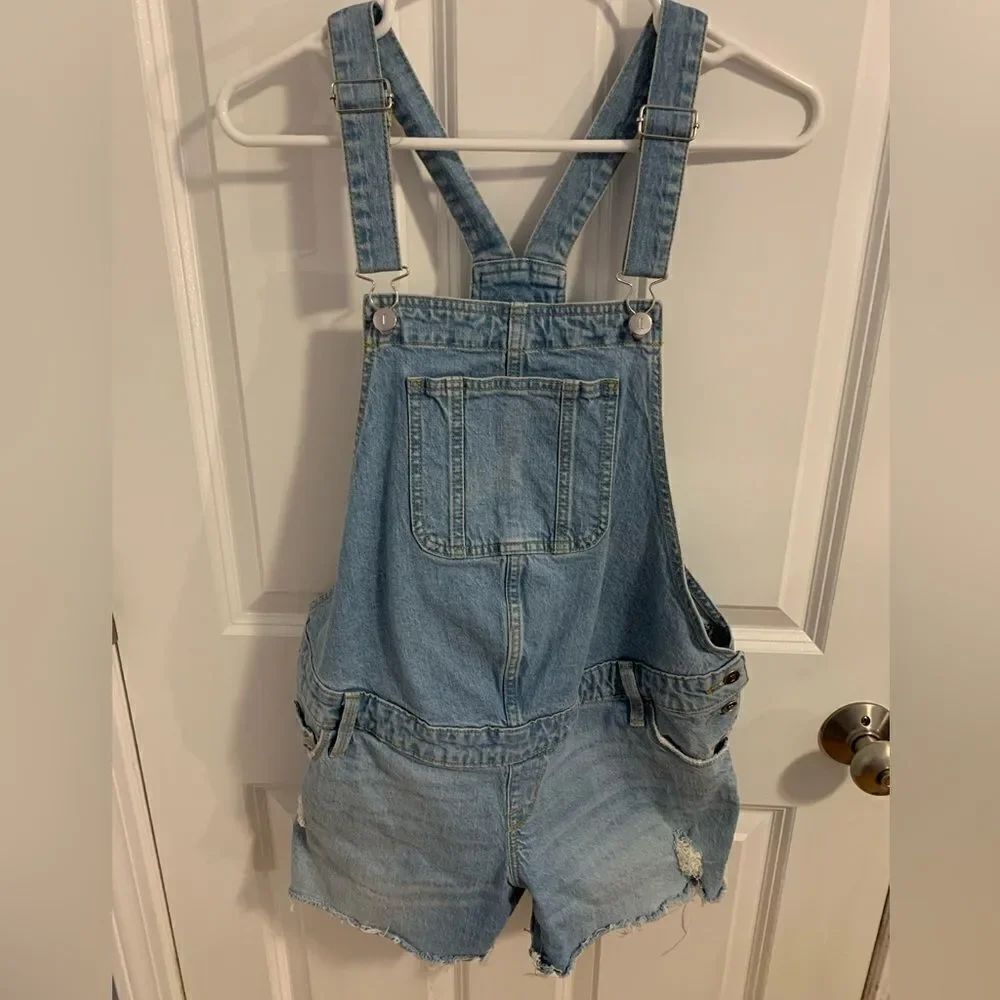 Ingrid + Isabel size 4 cut off overalls shorts blue